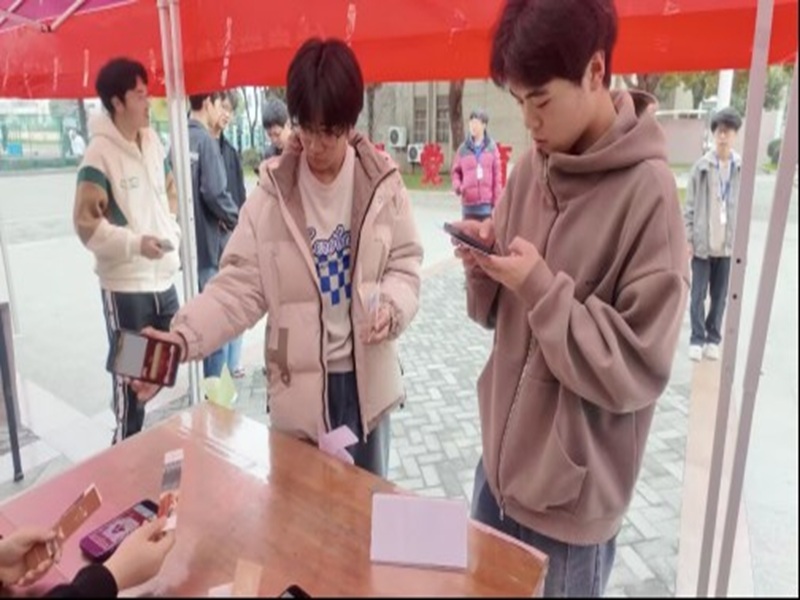 执笔传暖意 志愿聚爱心