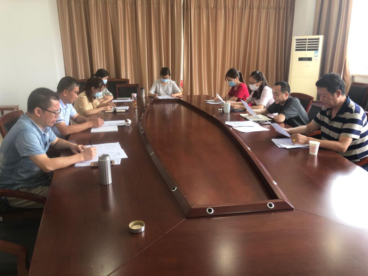 马克思主义学院召开“两制度、一方案”研讨会