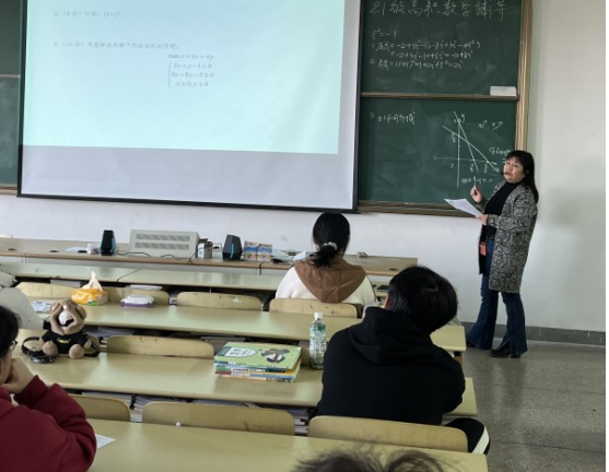 数学教研室开展辅导活动