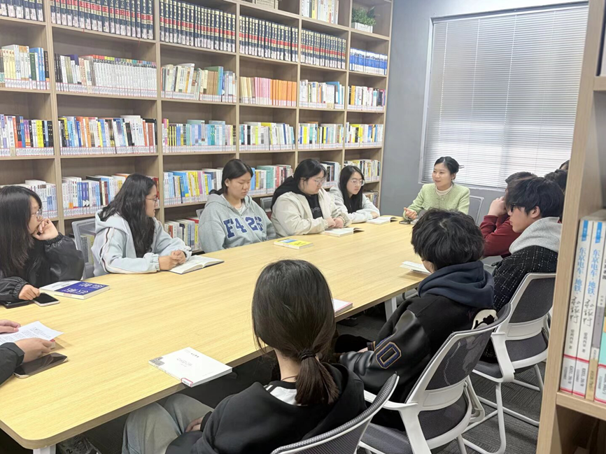 书香润心田,共读促成长 ——校园读书节活动之读书分享会圆满举行