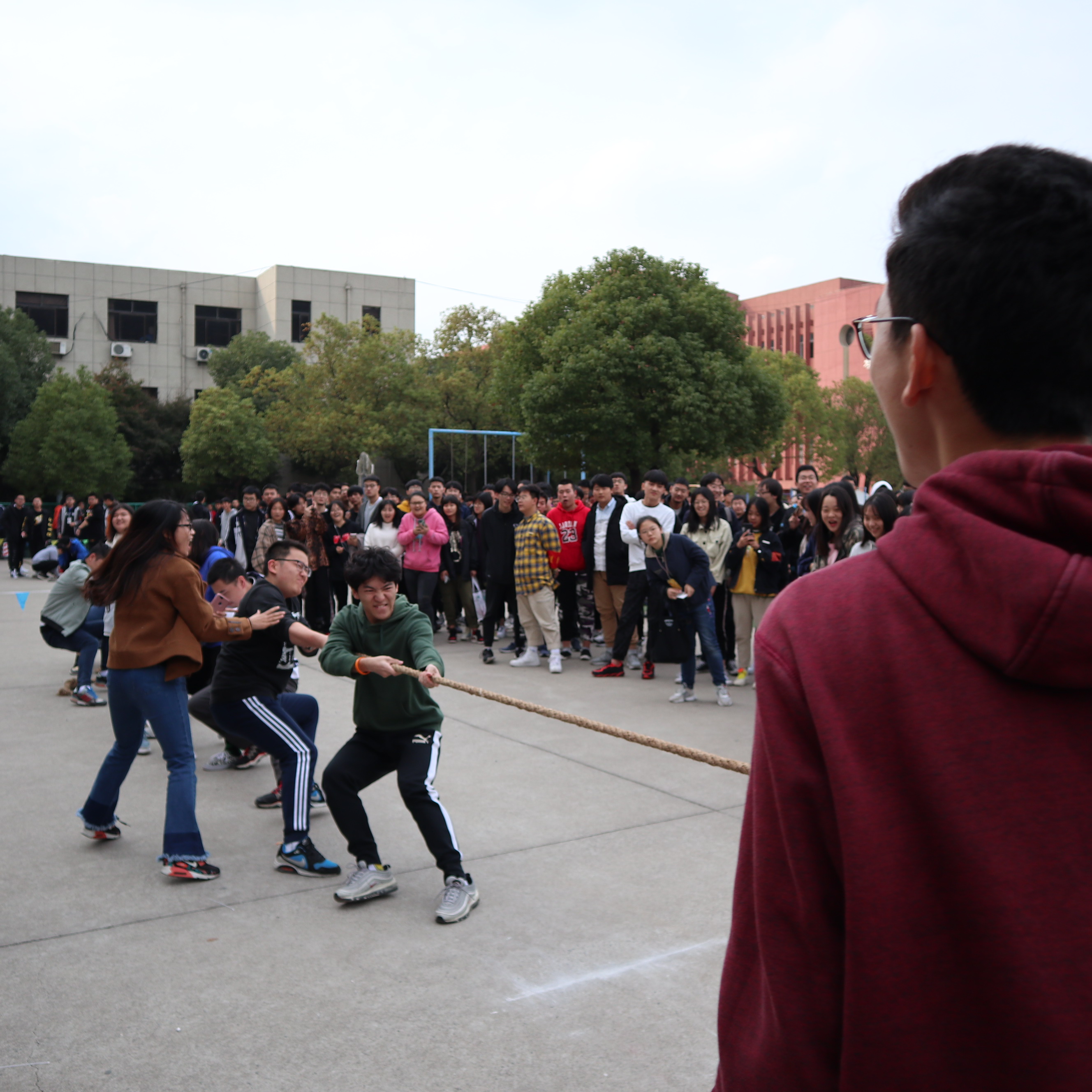 “喜迎建校六十周年之拔河比赛”圆满结束