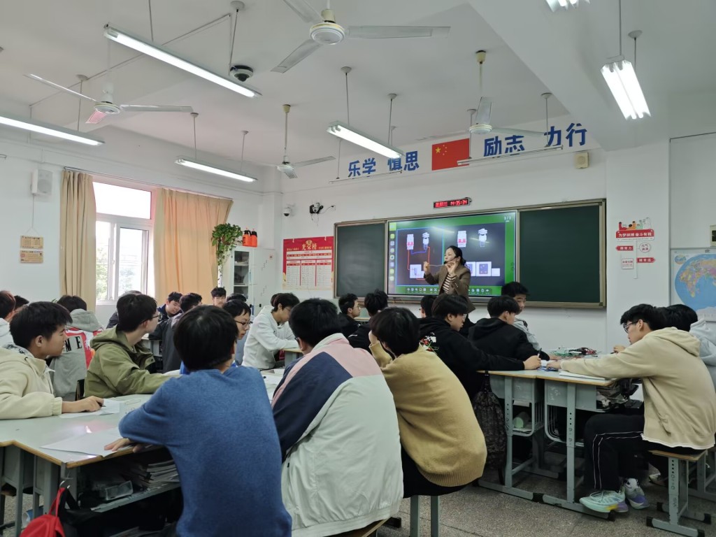 以照明双控为钥,开启传统电工与智能技术融合新课堂