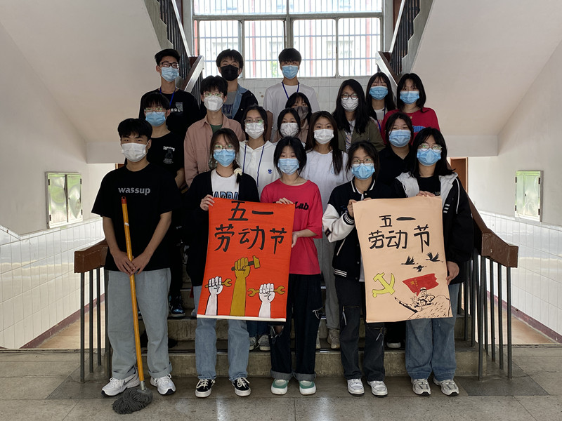 信息管理学院组织学生开展“我劳动，我光荣”五一假期活动